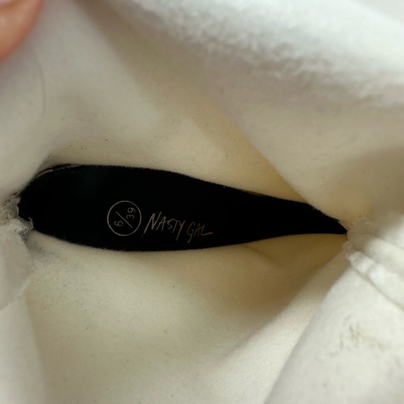 NastyGal White Pointed Toe 4” Heel Boots Socks Size 8.5 EU39 - Picture 7 of 9